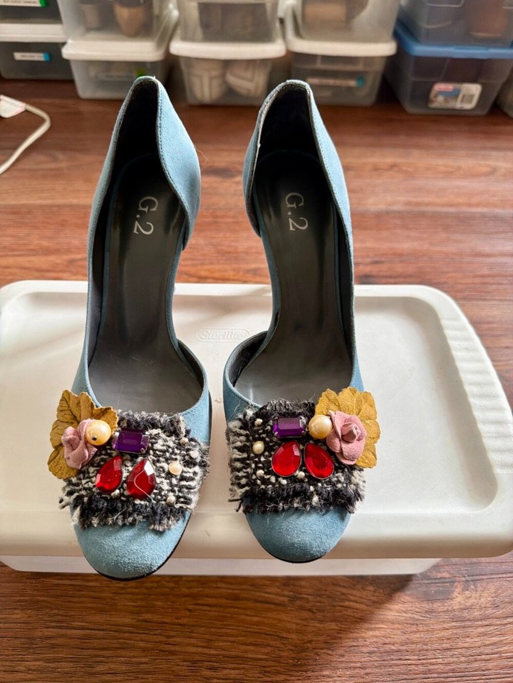 G2 Blue Suede Heels Embellished Floral Pearl Detail Size 7 Brazil